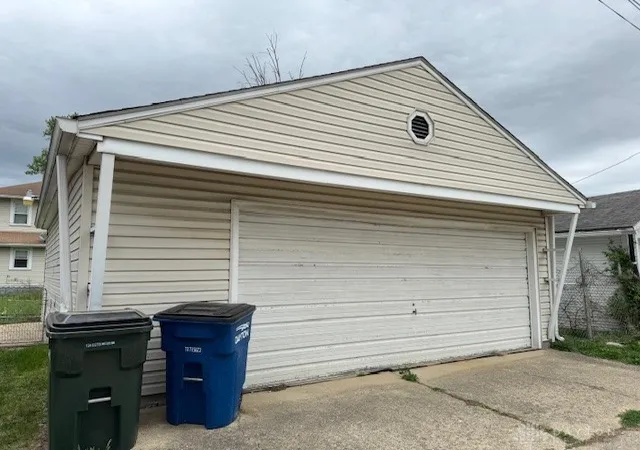Photo 3 of Sale Pending at 2708 Oakridge Dr, Dayton, OH 45417 | MLS# 966920 | Listing updated on 2026-08-22