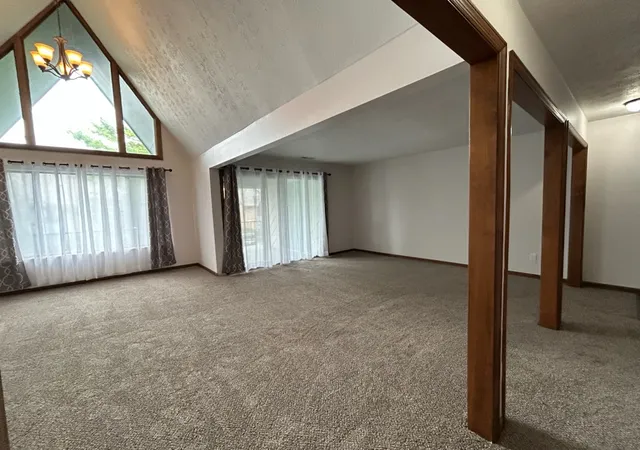 Listing Photo 4 - Condo for sale in building located at 1936 Washington Dr, Dayton, OH 45458
