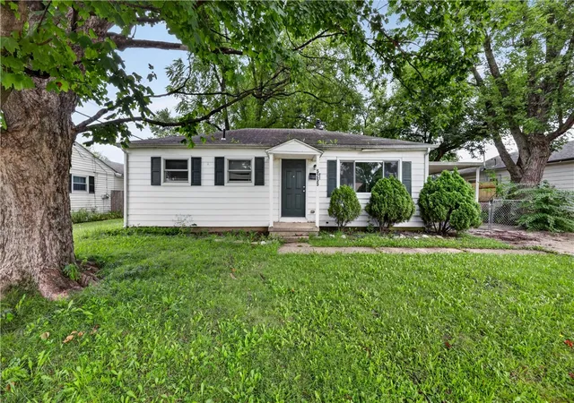 1st image of 5255 Ferngrove Dr, Dayton, OH 45432 | MLS# 966364
