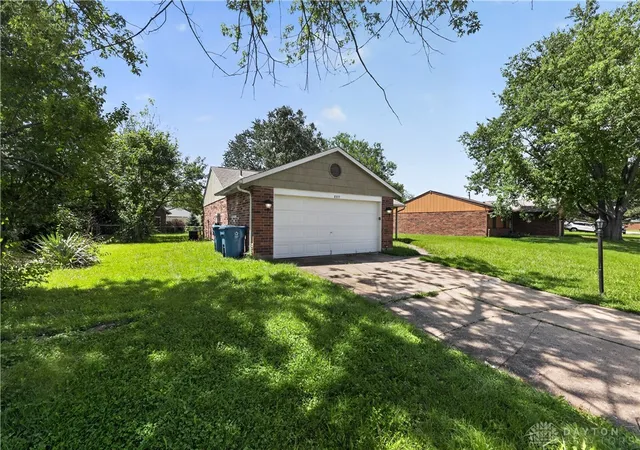 Photo 4 of Single family home for sale at 8377 Schoolgate Dr, Dayton, OH 45424 | MLS# 965360 | Listing updated on 2026-08-19