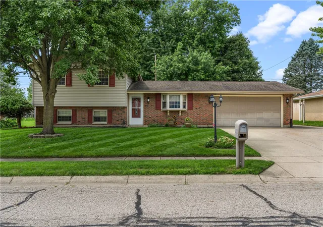 Photo 3 of Single family home for sale at 1890 Wilshire Dr, Xenia, OH 45385 | MLS# 966967 | Listing updated on 2026-08-22
