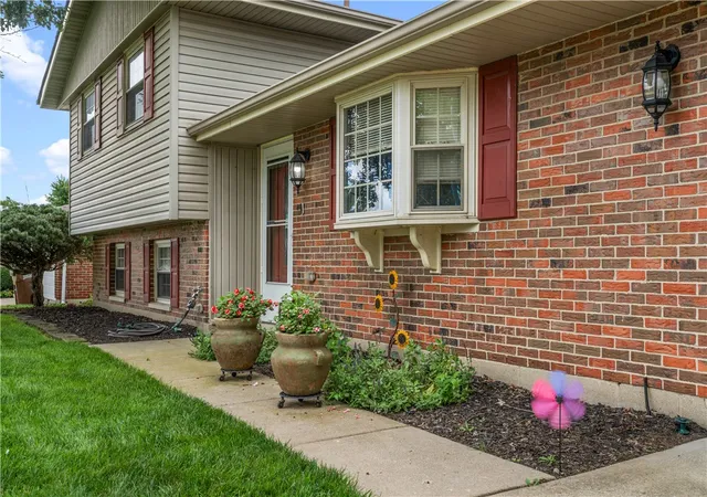Photo 4 of Single family home for sale at 1890 Wilshire Dr, Xenia, OH 45385 | MLS# 966967 | Listing updated on 2026-08-22