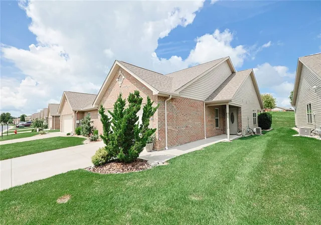 Photo 2 of Sale Pending at 727 Villa Ct, Trenton, OH 45067 | MLS# 966783 | Listing updated on 2026-08-25