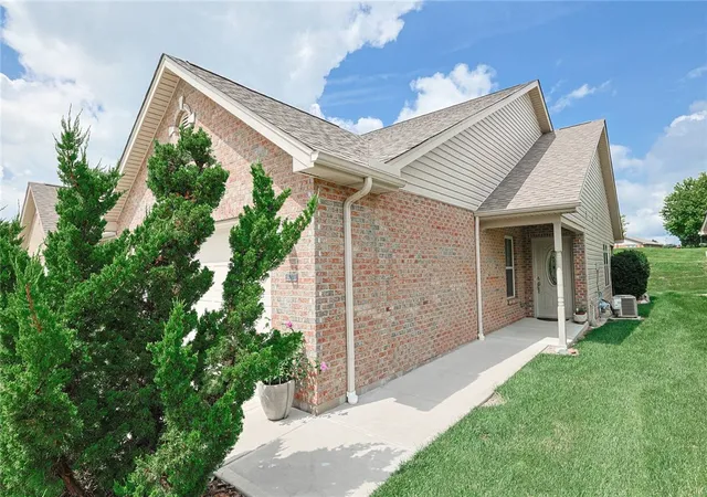 Photo 3 of Sale Pending at 727 Villa Ct, Trenton, OH 45067 | MLS# 966783 | Listing updated on 2026-08-25