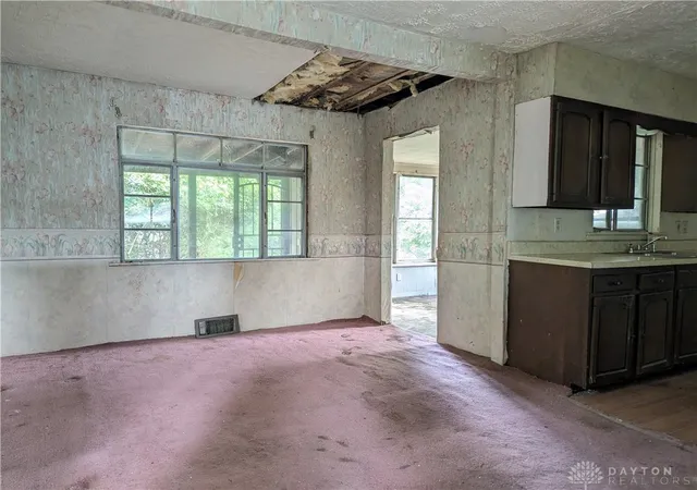 Photo 3 of Sale Pending at 236 W Singer St, Springfield, OH 45506 | MLS# 966240 | Listing updated on 2026-09-23