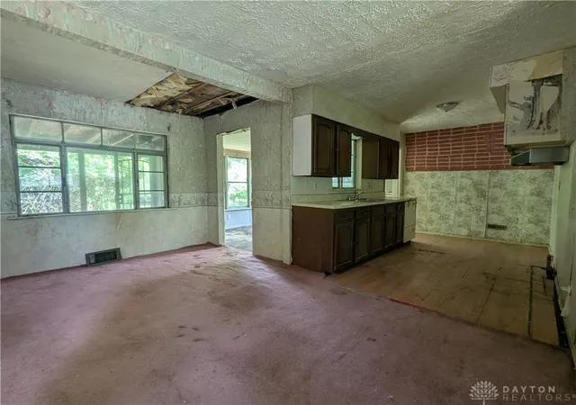 Photo 4 of Sale Pending at 236 W Singer St, Springfield, OH 45506 | MLS# 966240 | Listing updated on 2026-09-23