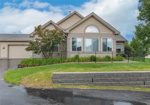 1st image of 184 Villa Pointe Dr, Springboro, OH 45066 | MLS# 967148