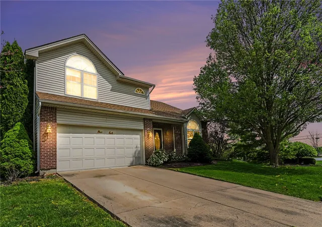 Photo 2 of Single family home for sale at 1000 Lofton Dr, Clayton, OH 45315 | MLS# 967134 | Listing updated on 2026-08-24
