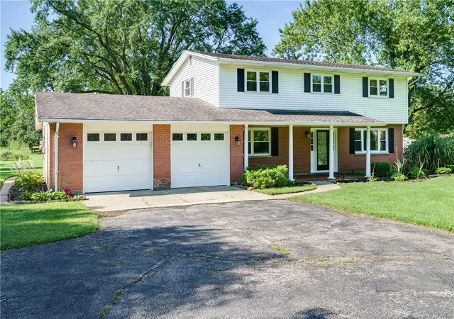 2nd image of 222 E Social Row Rd, Dayton, OH 45458 | MLS# 967128