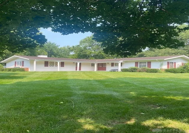 Photo 2 of Single family home for sale at 827 Hickory Ln, Troy, OH 45373 | MLS# 967322 | Listing updated on 2026-08-24