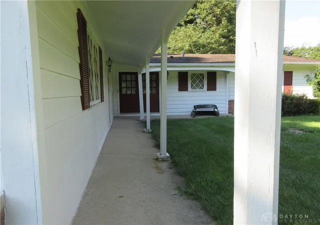 Photo 4 of Single family home for sale at 827 Hickory Ln, Troy, OH 45373 | MLS# 967322 | Listing updated on 2026-08-24