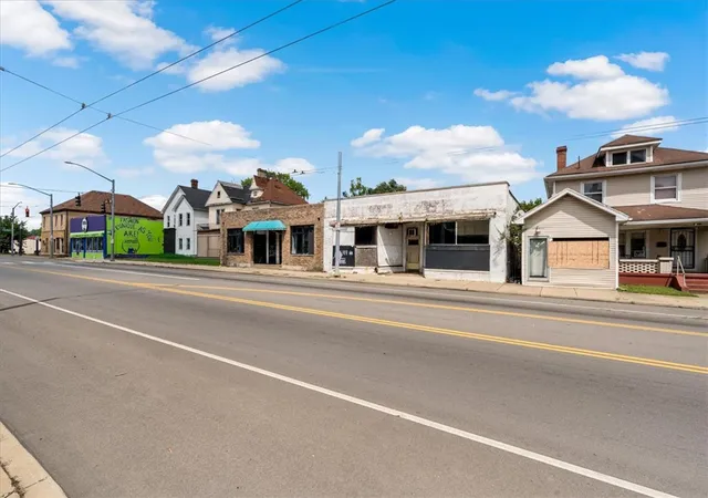 2nd image of 2212 N Main St, Dayton, OH 45405 | MLS# 967369
