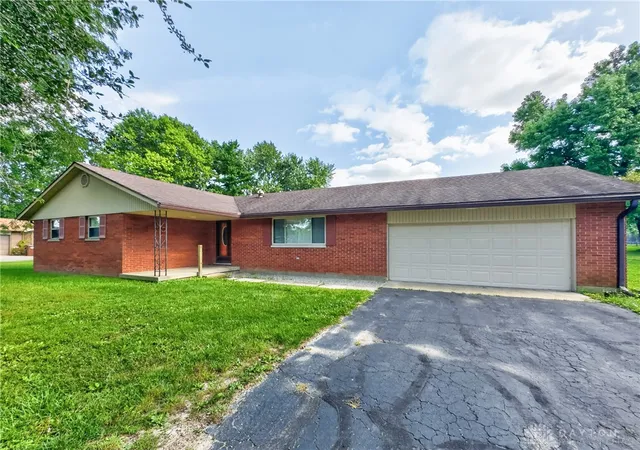 1st image of 340 Essex Dr, Tipp City, OH 45371 | MLS# 966362