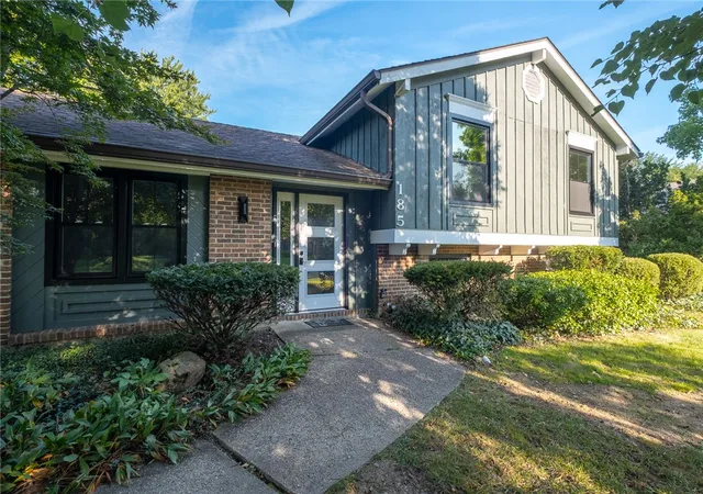 Photo 2 of Single family home for sale at 185 Bramblebush Trl, Beavercreek, OH 45440 | MLS# 967425 | Listing updated on 2026-08-25