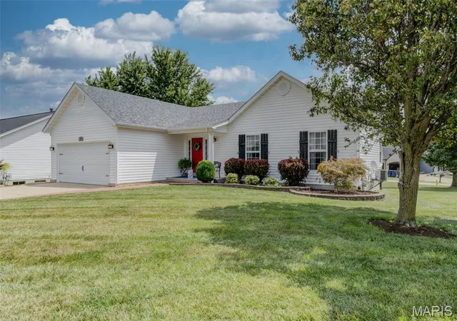 2nd image of 109 Emerald Isle Ln, Wentzville, MO 63385 | MLS# MIS26046210