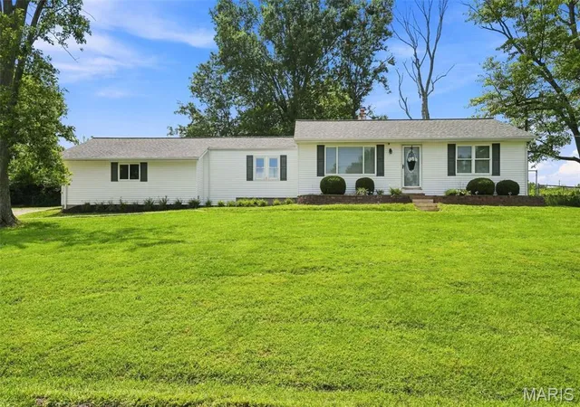 Photo 1 of Sale Pending at 5116 Kempf Dr, Saint Louis, MO 63128 | MLS# MIS26048522 | Listing updated on 2026-08-18