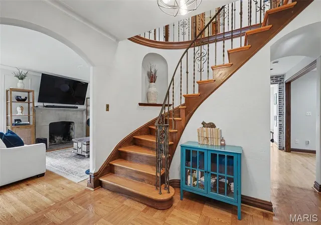 3rd image of 561 Bedford Ave, Saint Louis, MO 63130 | MLS# MIS26049966