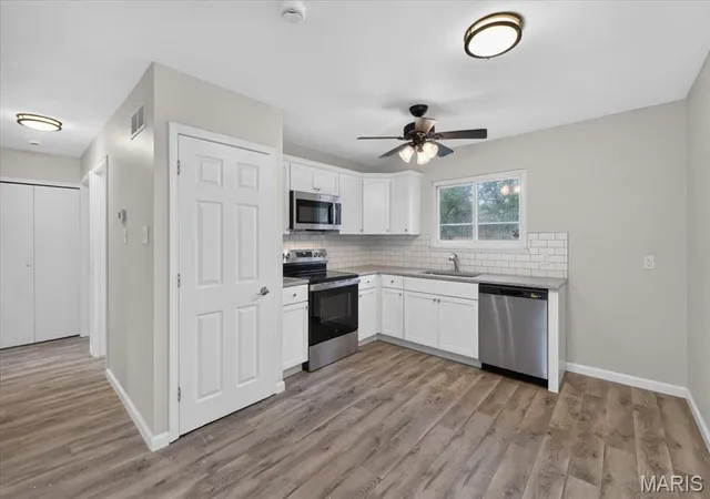 Photo 3 of Sale Pending at 4113 Gulf Shr W, Florissant, MO 63034 | MLS# MIS26050928 | Listing updated on 2026-08-20