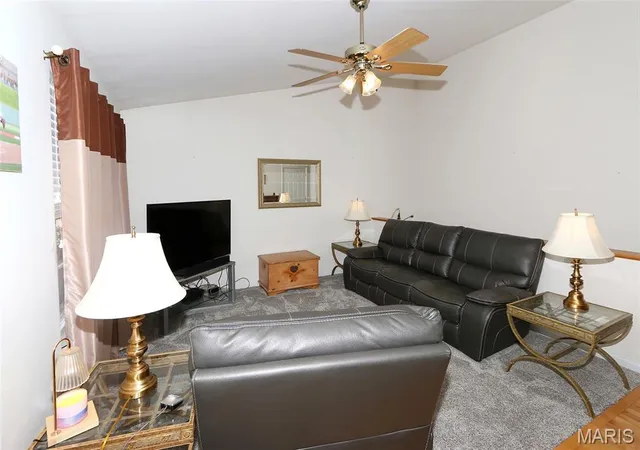 3rd image of 1289 Summergate Pkwy, St Peters, MO 63303