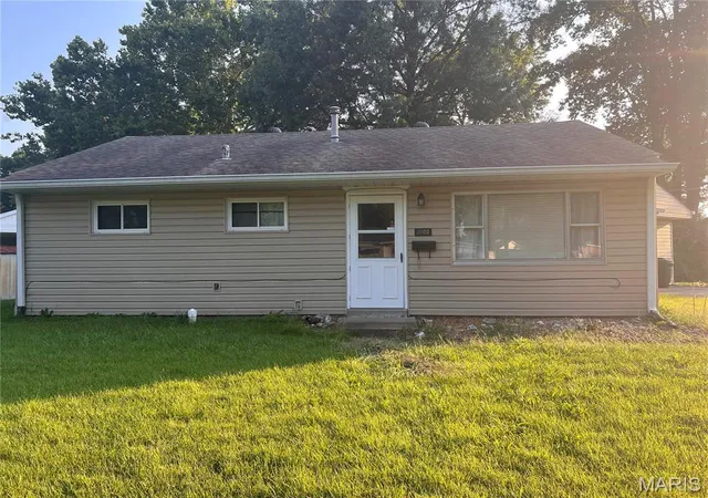 2nd image of 3900 N Park Dr, Belleville, IL 62226 | MLS# MIS26051139