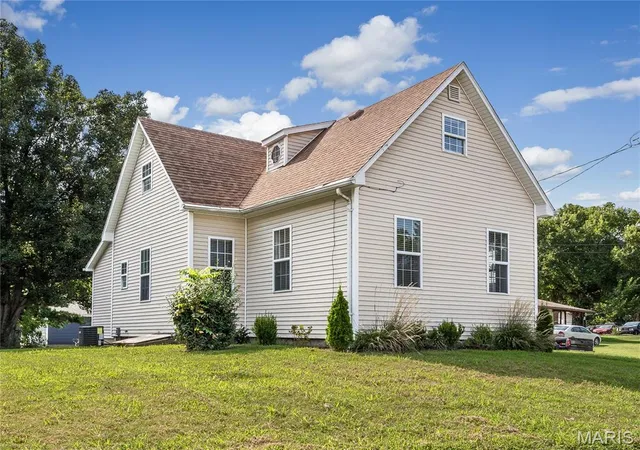 Photo 42 of Single family home for sale at 401 S Chestnut St, Collinsville, IL 62234 | MLS# MIS26052330 | Listing updated on 2026-09-03