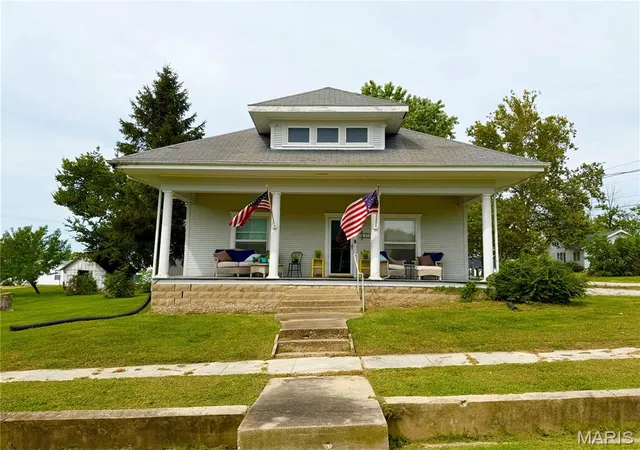 Photo 2 of Single family home for sale at 409 E Salling St, Perry, MO 63462 | MLS# MIS26055954 | Listing updated on 2026-09-01