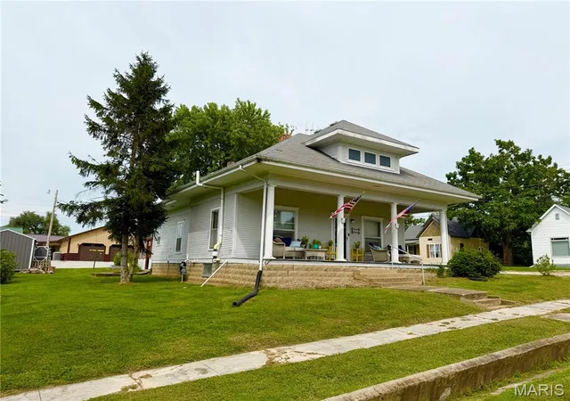 Photo 3 of Single family home for sale at 409 E Salling St, Perry, MO 63462 | MLS# MIS26055954 | Listing updated on 2026-09-01