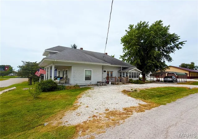 Photo 4 of Single family home for sale at 409 E Salling St, Perry, MO 63462 | MLS# MIS26055954 | Listing updated on 2026-09-01