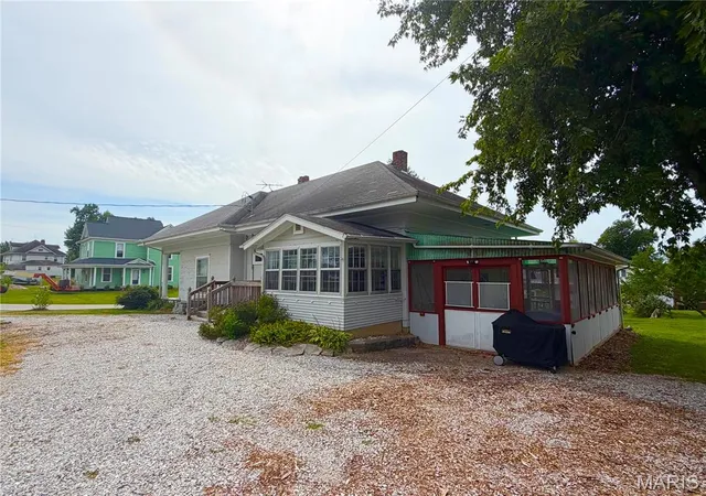 Photo 5 of Single family home for sale at 409 E Salling St, Perry, MO 63462 | MLS# MIS26055954 | Listing updated on 2026-09-01