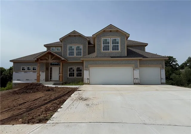 2nd image of 1070 Fir Ln, Liberty, MO 64068 | MLS# 2612385