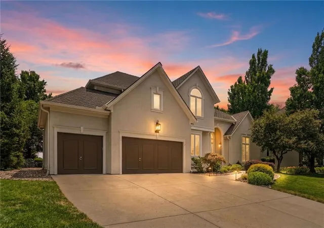 2nd image of 9608 Falcon Ridge Dr, Lenexa, KS 66220 | MLS# 2623332