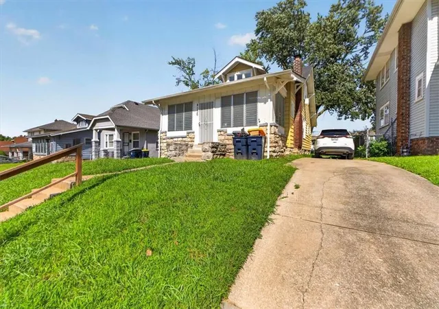 Photo 3 of Single family home for sale at 4335 College Ave, Kansas City, MO 64130 | MLS# 2632458 | Listing updated on 2026-08-12