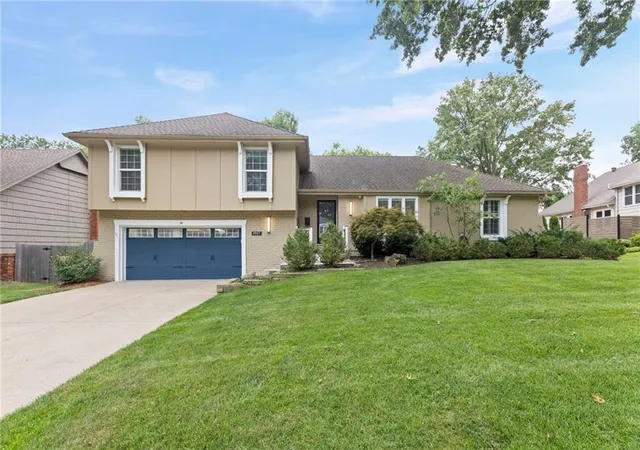 1st image of 9527 Cedar St, Overland Park, KS 66207 | MLS# 2632734
