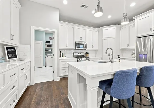 1st image of 1122 Sw Cheshire Dr, Lees Summit, MO 64083 | MLS# 2632843