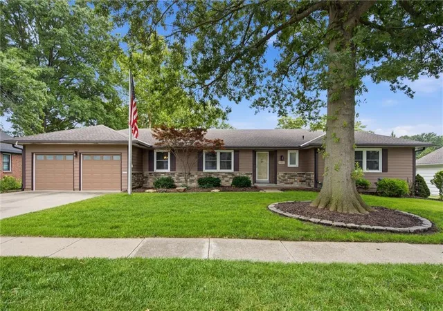 Photo 1 of Sale Pending at 6901 W 101st Terrace, Overland Park, KS 66212 | MLS# 2634093 | Listing updated on 2026-08-09