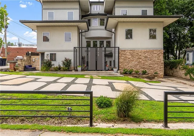 1st image of 3820 Wyoming St, Kansas City, MO 64111 | MLS# 2634117