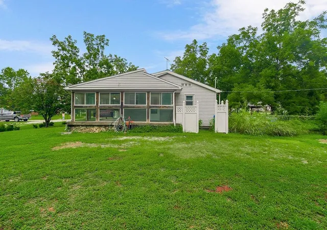 3rd image of 704 E Shawnee St, Paola, KS 66071 | MLS# 2634458