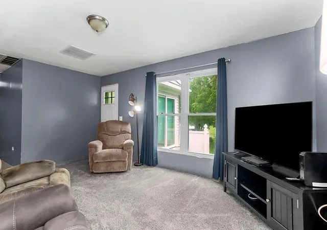4th image of 704 E Shawnee St, Paola, KS 66071 | MLS# 2634458