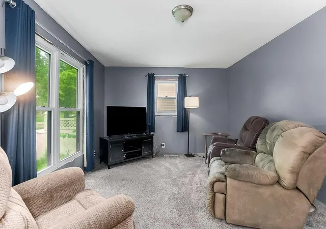 5th image of 704 E Shawnee St, Paola, KS 66071 | MLS# 2634458