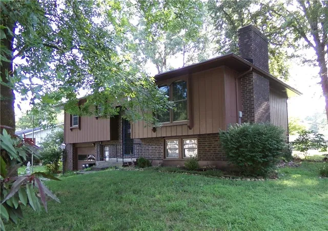 2nd image of 1403 Ridgeway Dr, Richmond, MO 64085 | MLS# 2634624