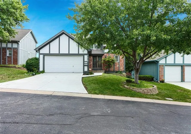 2nd image of 7219 Mastin St, Shawnee, KS 66203 | MLS# 2634669