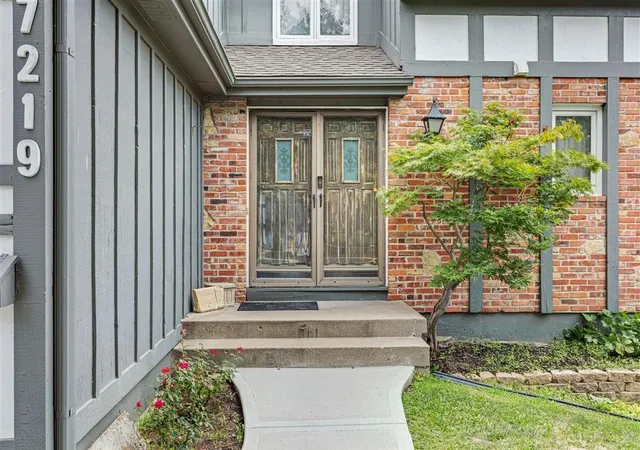 3rd image of 7219 Mastin St, Shawnee, KS 66203 | MLS# 2634669