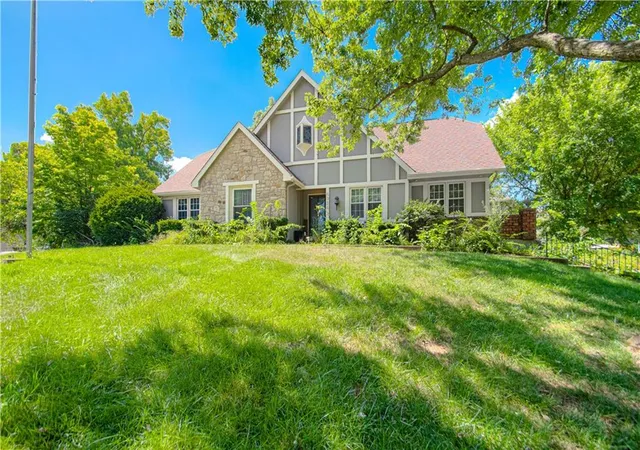 3rd image of 6924 Long Ave, Shawnee, KS 66216 | MLS# 2634786