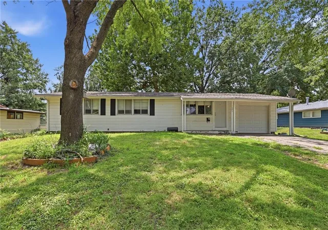 1st image of 1803 Ne 57th St, Kansas City, MO 64118 | MLS# 2635420