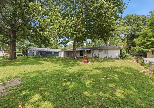 28th image of 1803 Ne 57th St, Kansas City, MO 64118 | MLS# 2635420