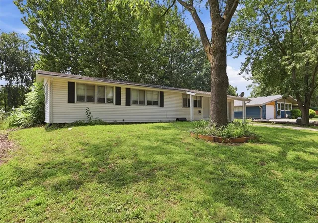 3rd image of 1803 Ne 57Th St, Kansas City, MO 64118 | MLS# 2635420