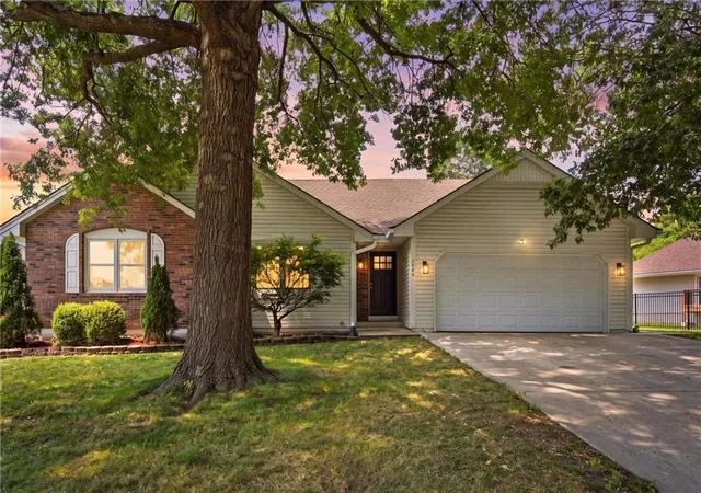 1st image of 1500 Yorkshire Dr, Lees Summit, MO 64086 | MLS# 2635439