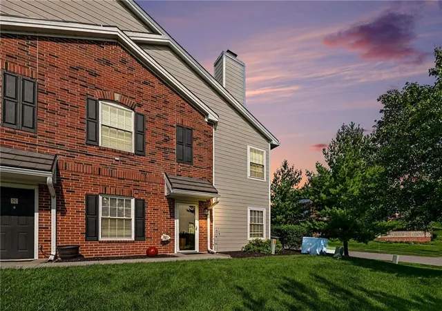 1st image of 11607 Tomahawk Creek Pkwy #J, Leawood, KS 66211 | MLS# 2635643