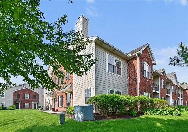 4th image of 11607 Tomahawk Creek Pkwy #J, Leawood, KS 66211 | MLS# 2635643