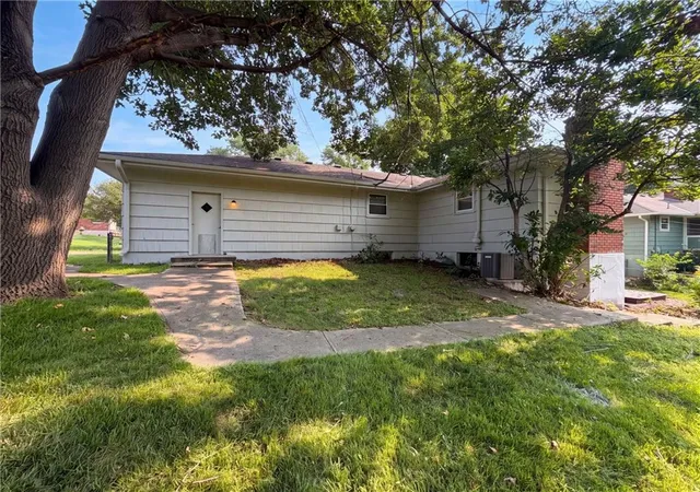 20th image of 10405 E 80th St, Raytown, MO 64138 | MLS# 2635889